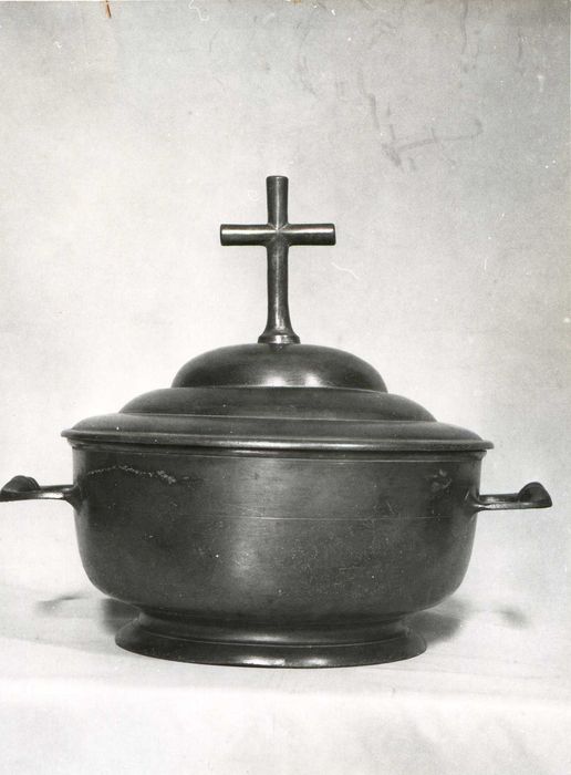 bassin des fonts baptismaux - © Ministère de la Culture (France), Conservation des antiquités et des objets d’art de l’Aude – Tous droits réservés 
