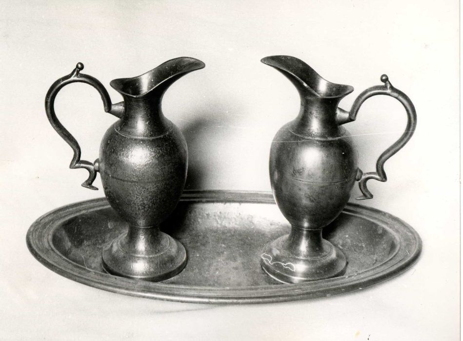 burettes et bassin à burettes - © Ministère de la Culture (France), Conservation des antiquités et des objets d’art de l’Aude – Tous droits réservés 