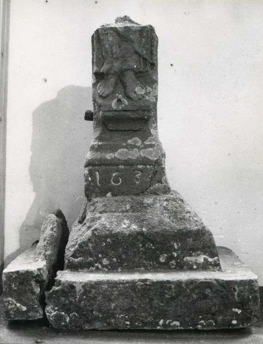 croix de chemin (fragment) - © Ministère de la Culture (France), Conservation des antiquités et des objets d’art de l’Aude – Tous droits réservés 