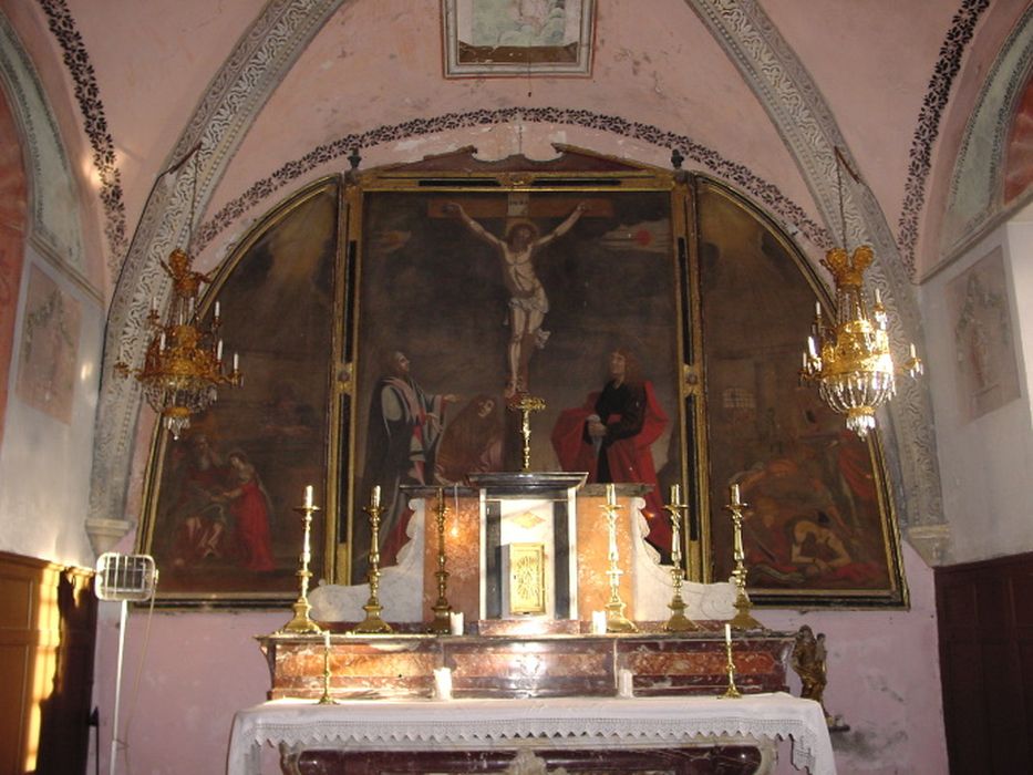 maître-autel, retable, tableaux : Christ en croix entre saint Jean, sainte Marie-Madeleine et la Vierge Marie, L'éducation de la Vierge, La décollation de saint Jean-Baptiste