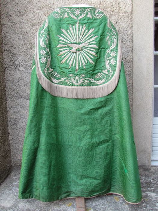 chape (ornement réversible violet/vert) - © Ministère de la Culture (France), Conservation des antiquités et des objets d’art de l’Aude – Tous droits réservés 
