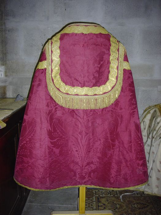 chasuble (ornement rouge)