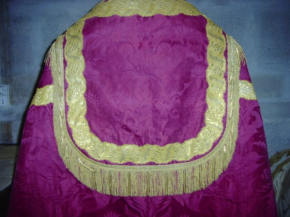 chasuble (ornement rouge)