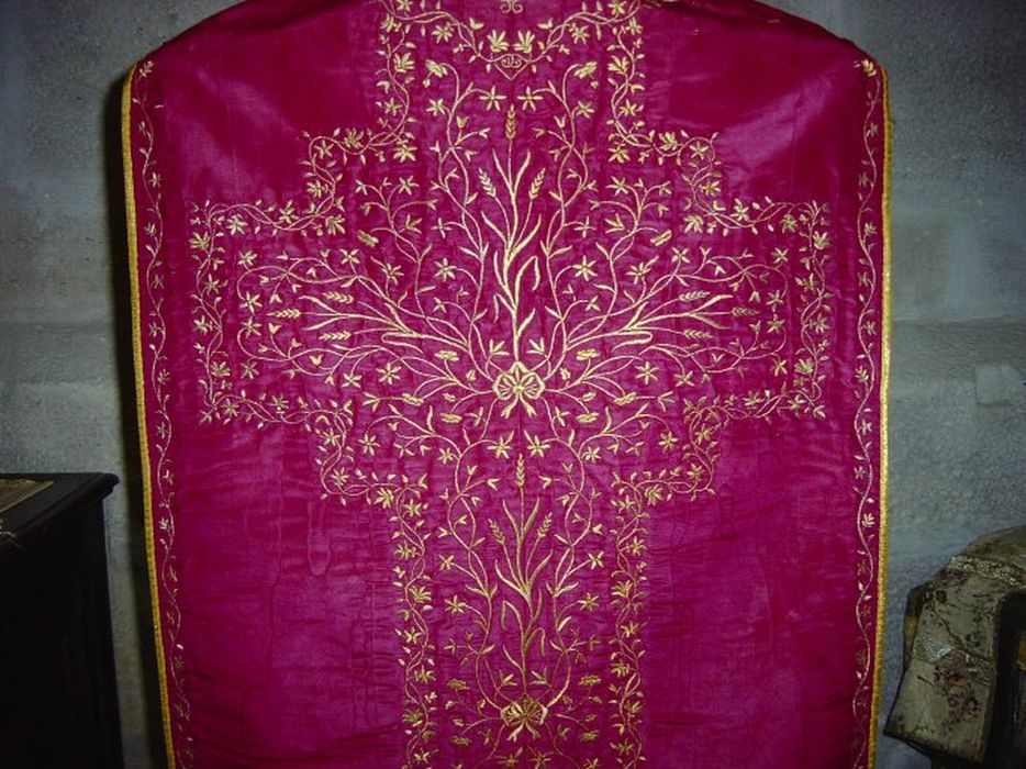 chasuble (ornement réversible rouge et blanc)