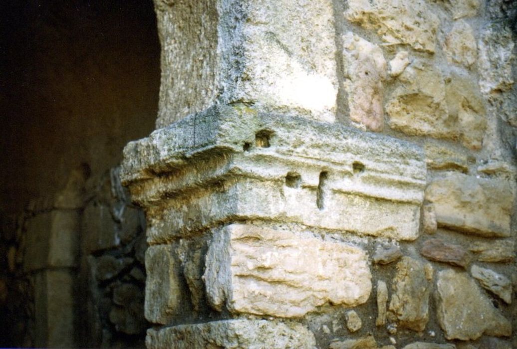 chapelle Saint-Laurent : Arc triomphal, détail d'un chapiteau