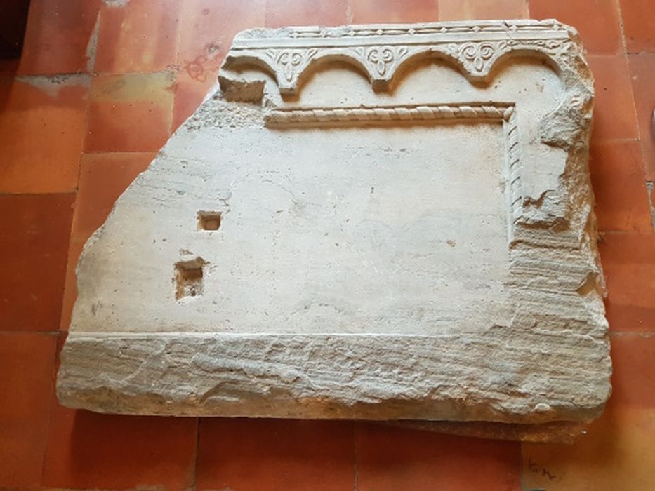 table d'autel - © Ministère de la Culture (France), Conservation des antiquités et des objets d’art de l’Aude – Tous droits réservés 