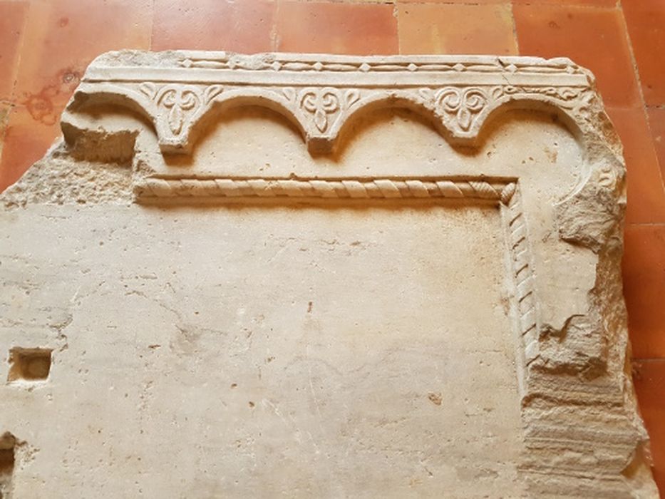 table d'autel - © Ministère de la Culture (France), Conservation des antiquités et des objets d’art de l’Aude – Tous droits réservés