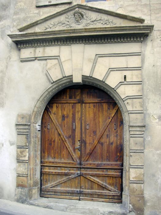 vantaux de la porte et imposte - © Ministère de la Culture (France), Conservation des antiquités et des objets d’art de l’Aude – Tous droits réservés 