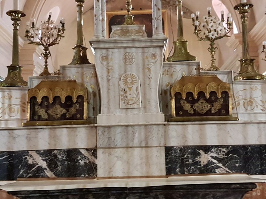 Maître-autel, vue générale du tabernacle - © Ministère de la Culture (France), Conservation des antiquités et des objets d’art de l’Aude – Tous droits réservés 