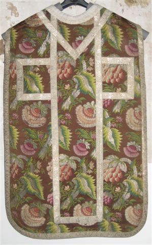 chasuble, motifs asymétriques de fleurs fantaisie (ornement violet n° 32)