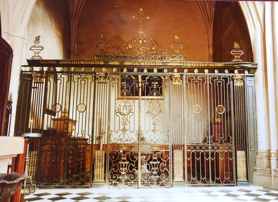Clôture des fonts baptismaux (grille)