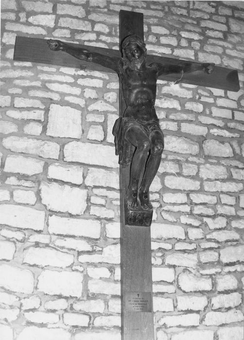 statue : Christ en croix - © Ministère de la Culture (France), Conservation des antiquités et des objets d’art du Calvados – Tous droits réservés