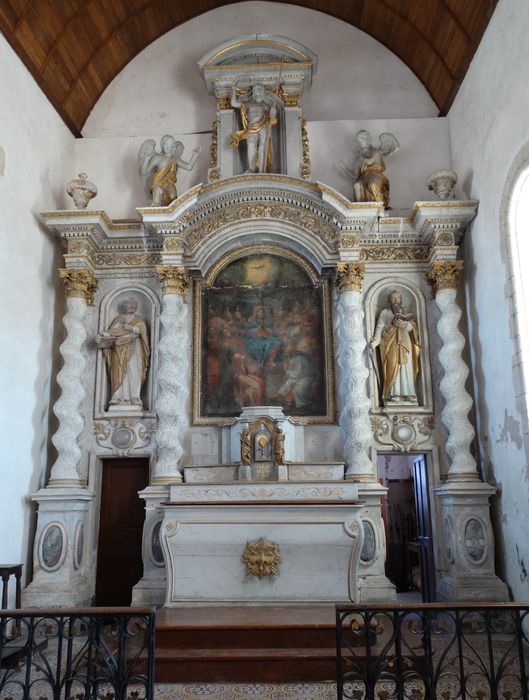 Autel (maître-autel), retable, tableau : Pentecôte et trois statues : Saint Pierre, Saint Paul et Christ ressuscité