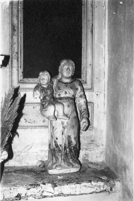 statue : Vierge à l'Enfant