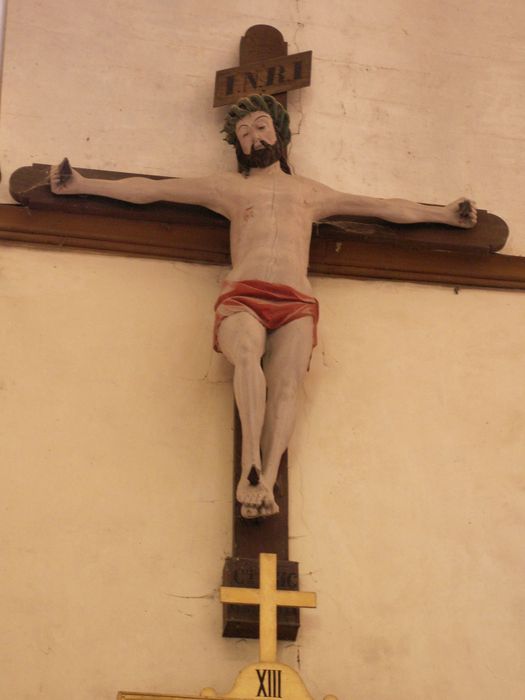 Statue : Christ en croix