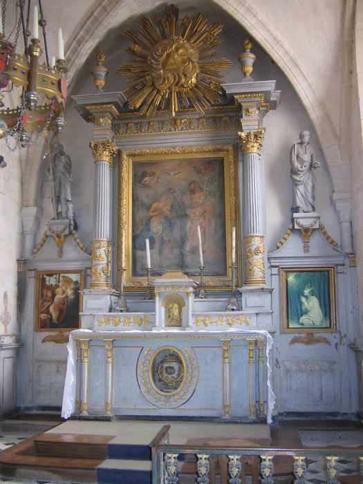 maître-autel, retable, tableau : Baptême du Christ, statues : Saint Pierre, Saint Jean-Baptiste