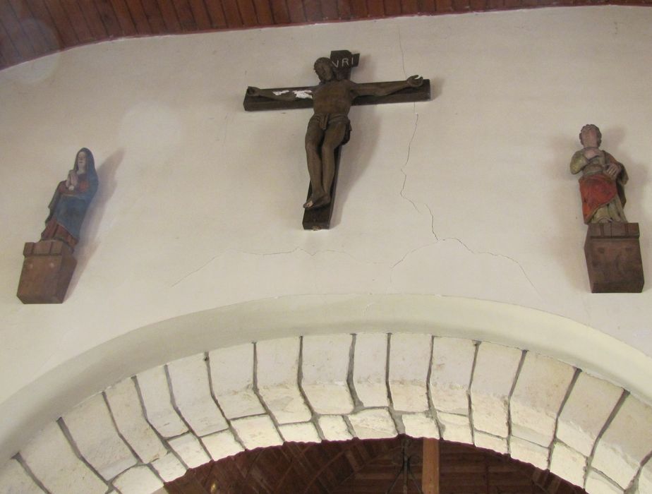 statues (poutre de gloire) : Christ en croix, Vierge, Saint Jean