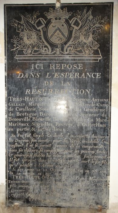 Dalle funéraire de la famille Gillain de Bénouville