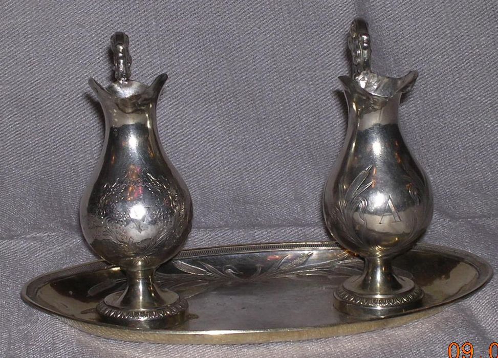 burettes, plateau - © Ministère de la Culture (France), Conservation des antiquités et des objets d’art du Calvados – Tous droits réservés