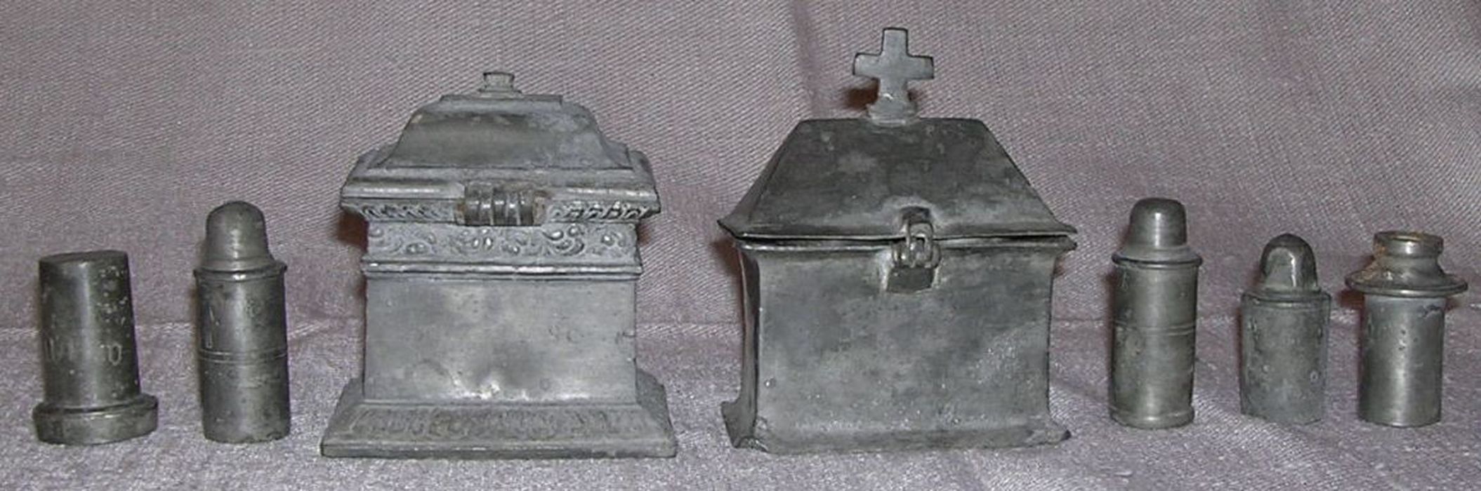 coffret aux saintes huiles - © Ministère de la Culture (France), Conservation des antiquités et des objets d’art du Calvados – Tous droits réservés