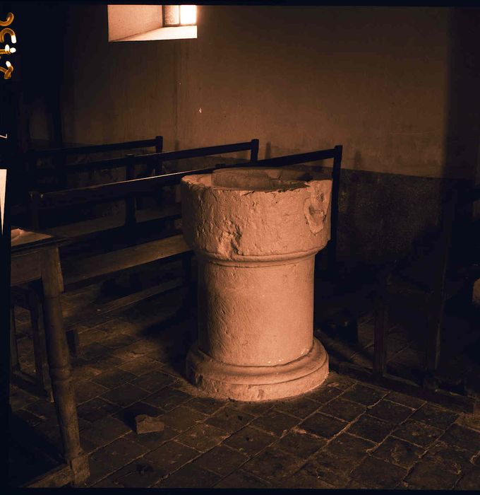 fonts baptismaux - © Ministère de la Culture (France), Conservation des antiquités et des objets d’art du Calvados – Tous droits réservés