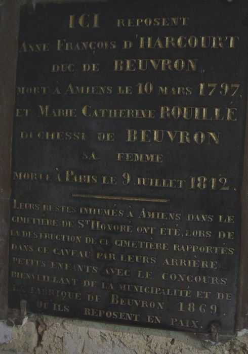 plaque funéraire d'Anne François d'Harcourt et de sa femme - © Ministère de la Culture (France), Conservation des antiquités et des objets d’art du Calvados – Tous droits réservés 