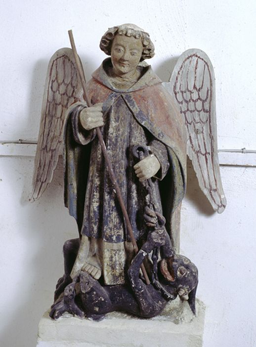 statue : Saint Michel terrassant le dragon - © Ministère de la Culture (France), Conservation des antiquités et des objets d’art du Calvados – Tous droits réservés