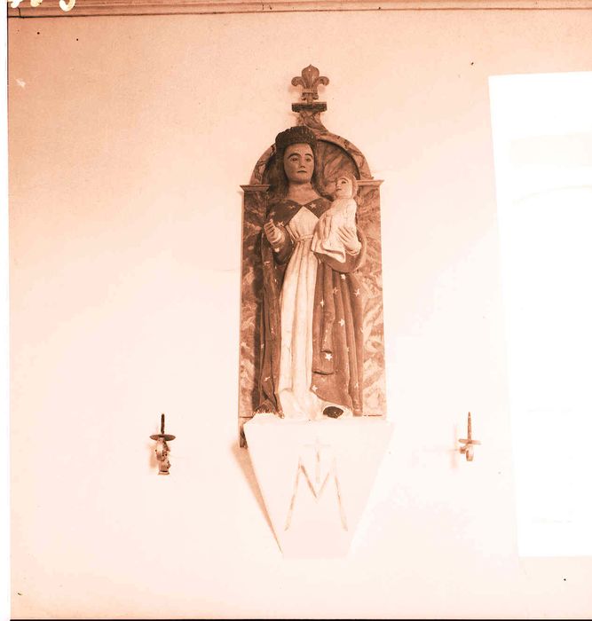 statue : Vierge à l'Enfant - © Ministère de la Culture (France), Conservation des antiquités et des objets d’art du Calvados – Tous droits réservés 