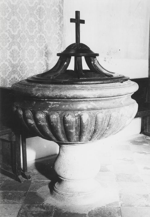 fonts baptismaux - © Ministère de la Culture (France), Conservation des antiquités et des objets d’art du Calvados – Tous droits réservés