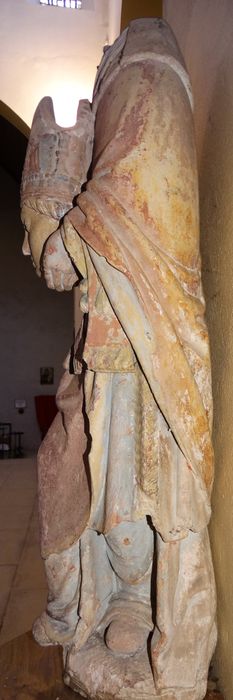 statue : saint Clair céphalophore, profil gauche