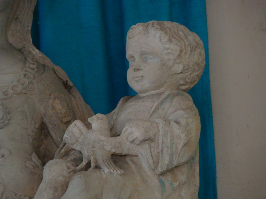 statue : Vierge à l'Enfant, détail