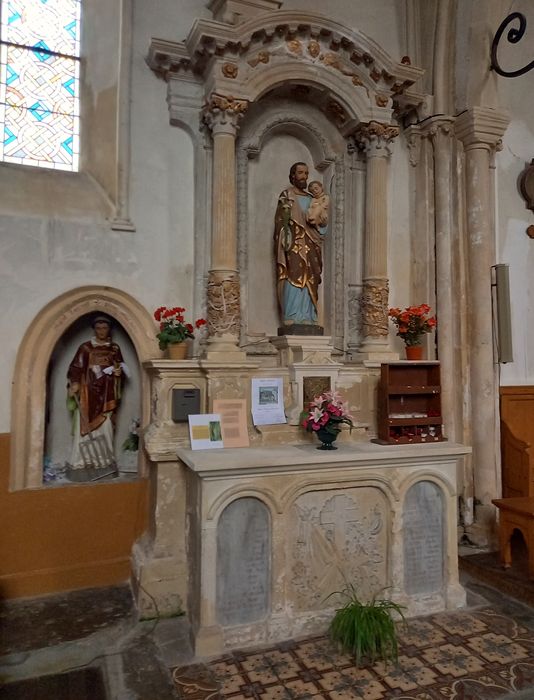 autel latéral, retable, statue : Vierge à l’Enfant