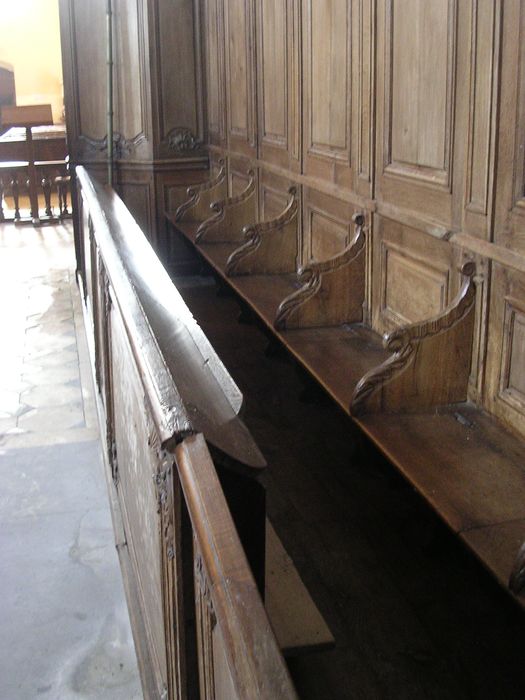 Ensemble de 14 fausses-stalles