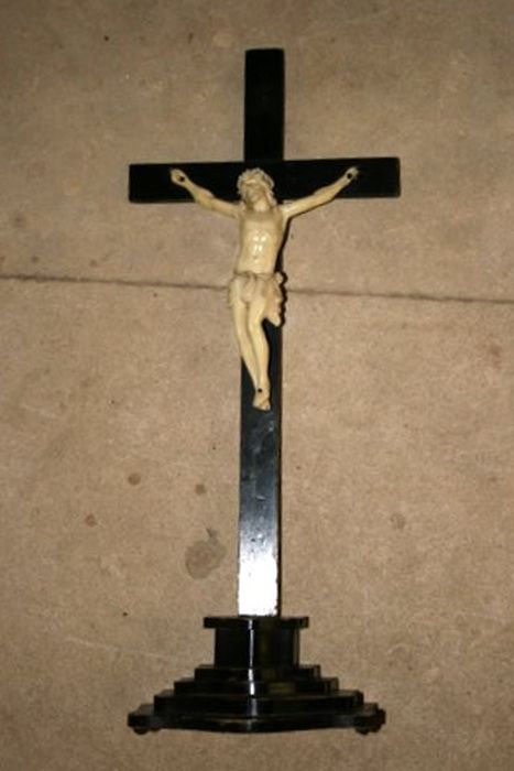croix d'autel - © Ministère de la Culture (France), Conservation des antiquités et des objets d’art du Calvados – Tous droits réservés