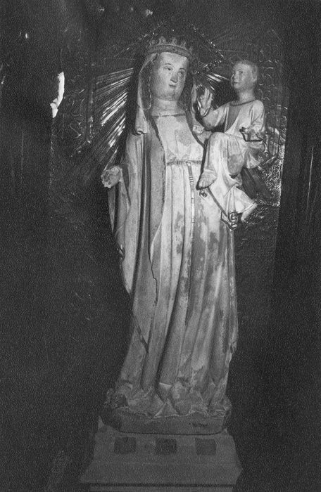 statue (statuette) : Vierge à l'Enfant - © Ministère de la Culture (France), Conservation des antiquités et des objets d’art du Calvados – Tous droits réservés 