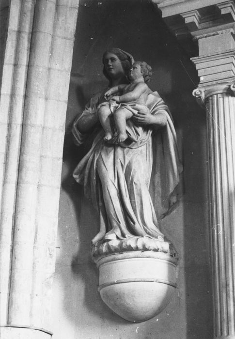 statue : Vierge à l'Enfant