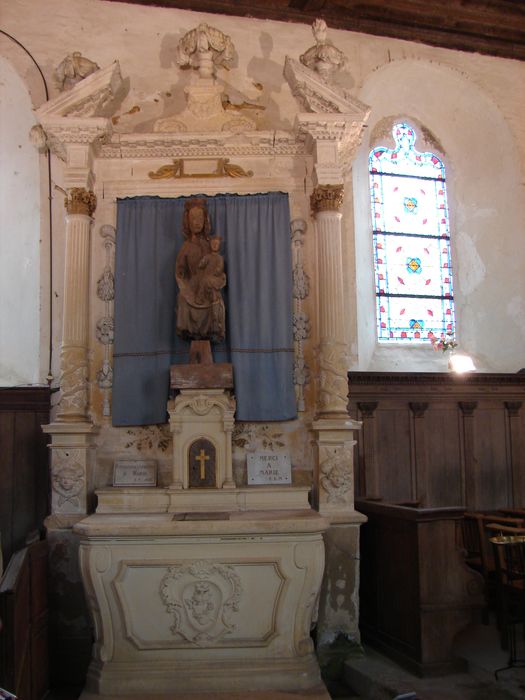 autel latéral nord, retable, statue (statuette) : Vierge à l'Enfant