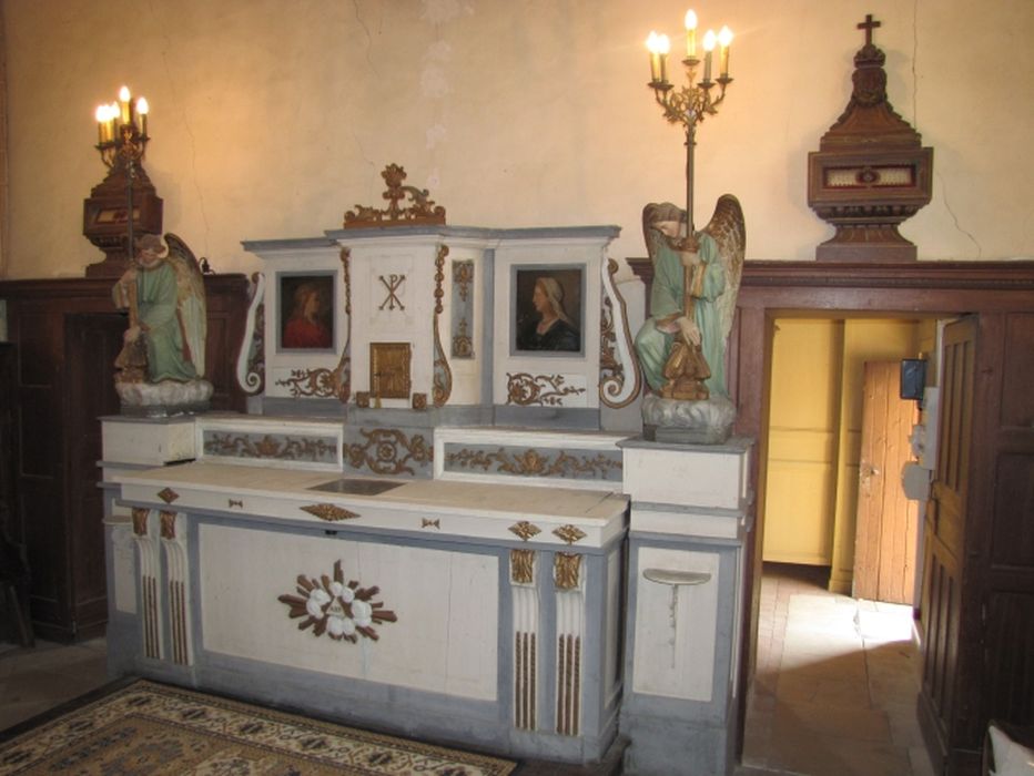 maître-autel, tabernacle, retable, tableaux : Vierge, saint Jean - © Ministère de la Culture (France), Conservation des antiquités et des objets d’art du Calvados – Tous droits réservés 