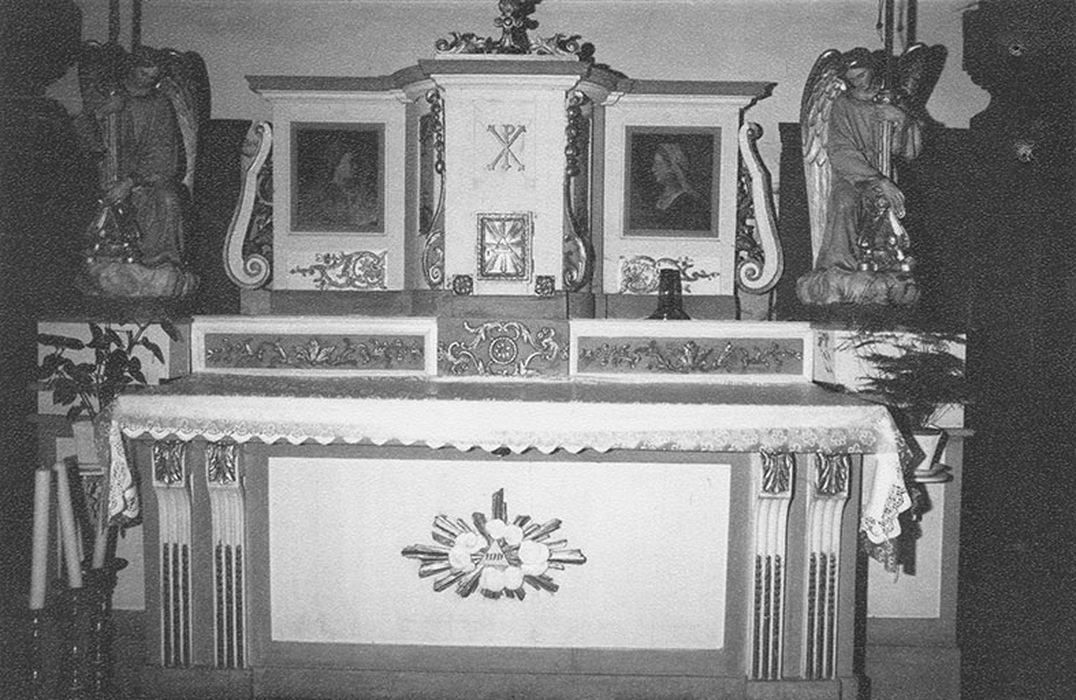 maître-autel, tabernacle, retable, tableaux : Vierge, saint Jean - © Ministère de la Culture (France), Conservation des antiquités et des objets d’art du Calvados – Tous droits réservés 