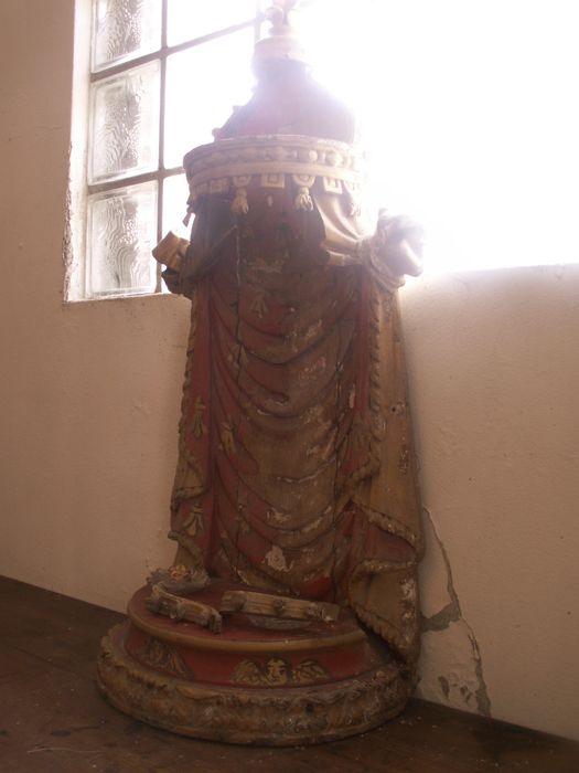 dais pour une statue du Christ en croix - © Ministère de la Culture (France), Conservation des antiquités et des objets d’art du Calvados – Tous droits réservés 