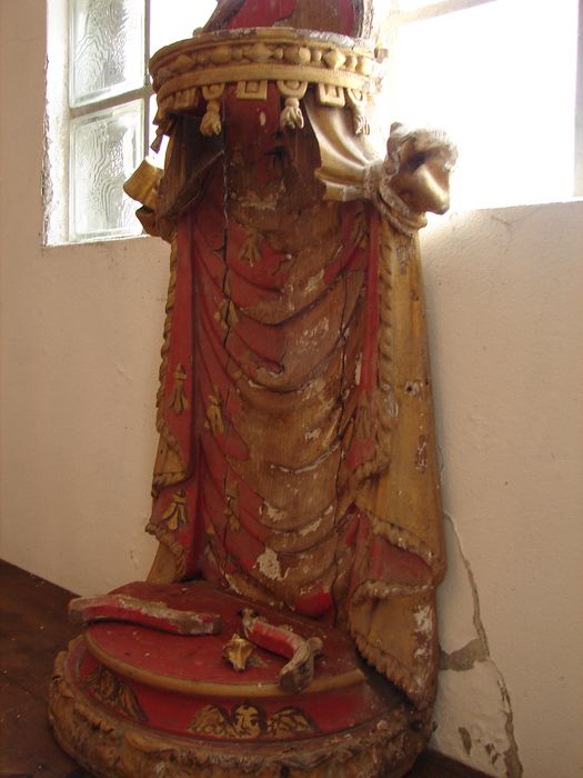 dais pour une statue du Christ en croix - © Ministère de la Culture (France), Conservation des antiquités et des objets d’art du Calvados – Tous droits réservés 