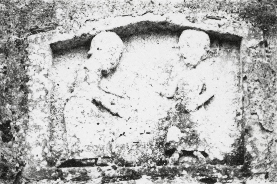 Bas-relief : Deux personnages