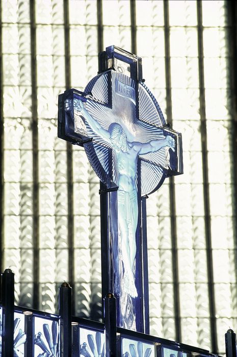 croix : Jésus cloué sur la Croix