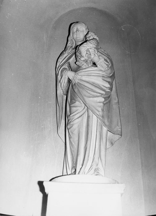 statue : Vierge à l'Enfant - © Ministère de la Culture (France), Conservation des antiquités et des objets d’art du Calvados – Tous droits réservés