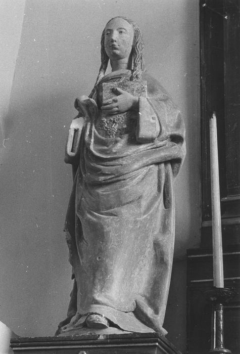 statue : Sainte non identifiée - © Ministère de la Culture (France), Conservation des antiquités et des objets d’art du Calvados – Tous droits réservés