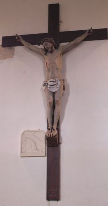 statue : Christ en croix