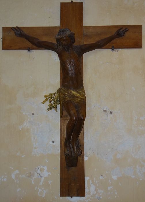 statue : Christ en croix