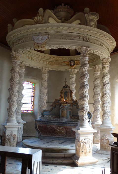 Baldaquin d'autel