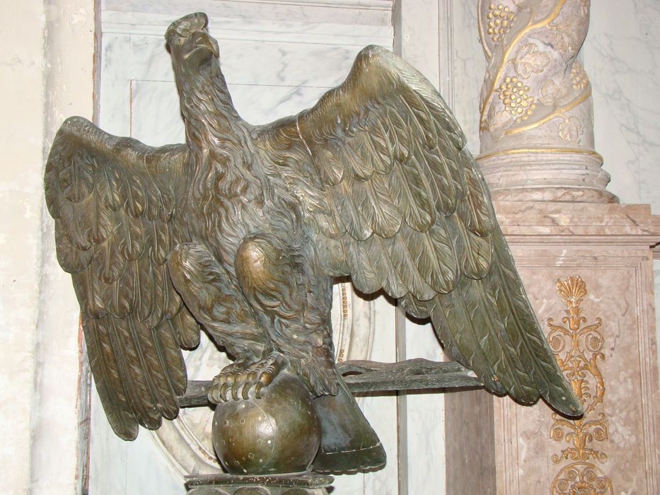 aigle-lutrin, vue partielle