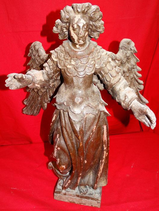 Autel, exposition et deux statues (statuettes) : Angelots